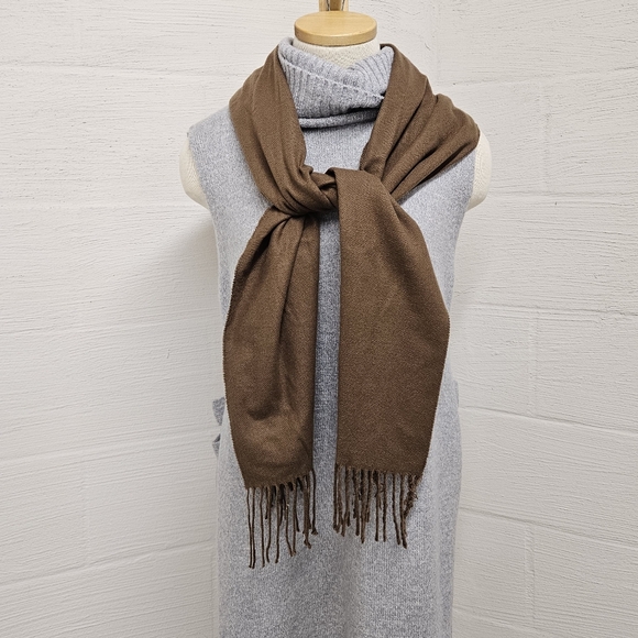 Made in Scotland Cashmere Fringe Scarf in Brown - Picture 2 of 10